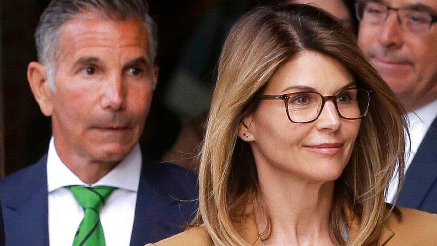 Loughlin y Giannulli a prisión en escándalo universitario
