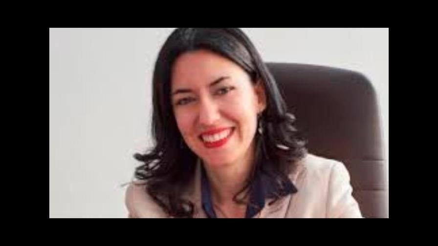 Piden dimisión de la ministra de Educación italiana por copiar en su tesis