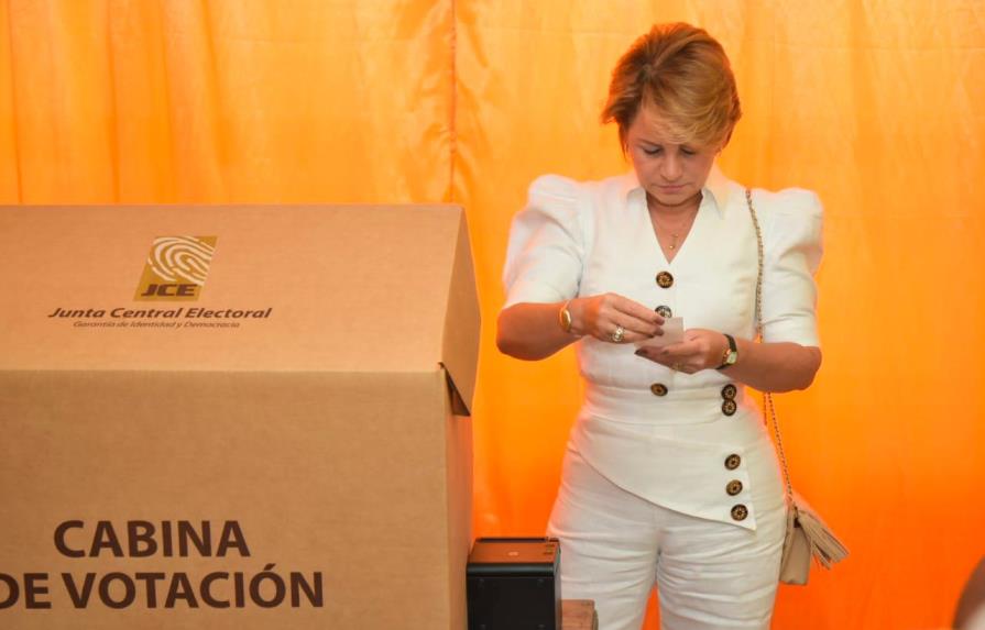 Diputada Lucía Medina llama a votar en calma