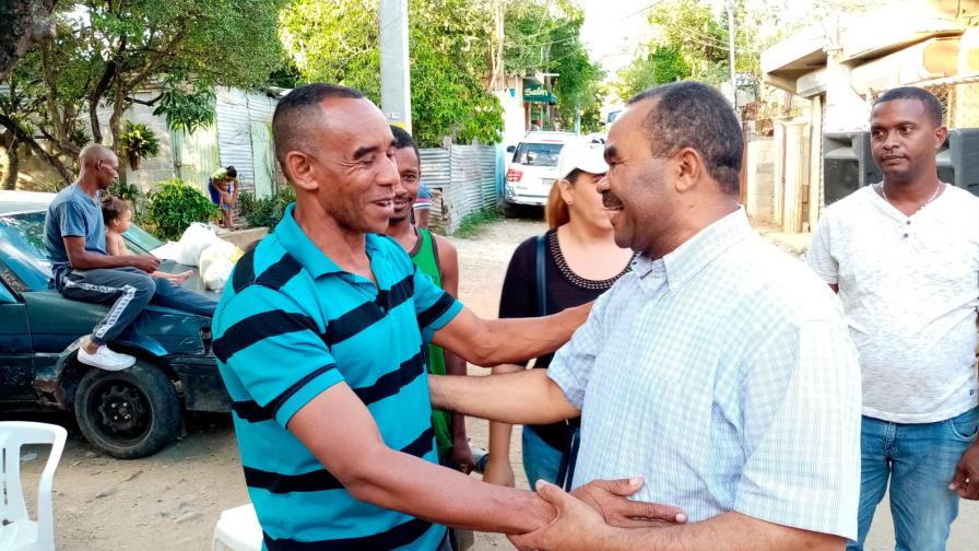 Francisco Luciano promete organizar “desorden” mercado Las Pulgas