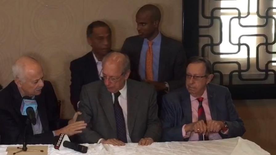 Exvicepresidente de la Suprema Corte Luciano Pichardo sufre malestar en rueda de prensa 