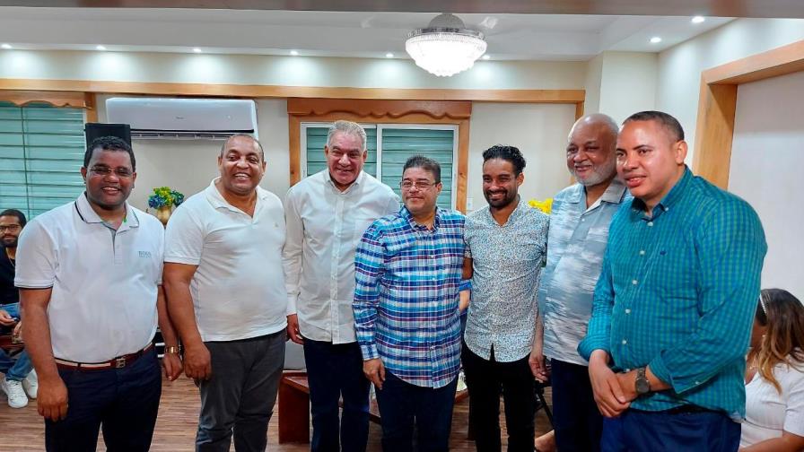 Luguelín Santos recibe apoyo de Educación y Deportes