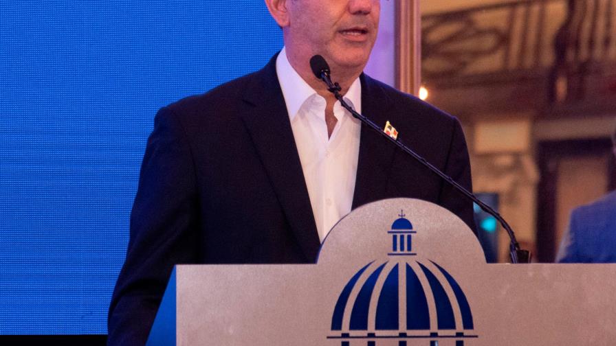 Gobierno modificará contrato con Pfizer para comprar dos millones de vacunas más