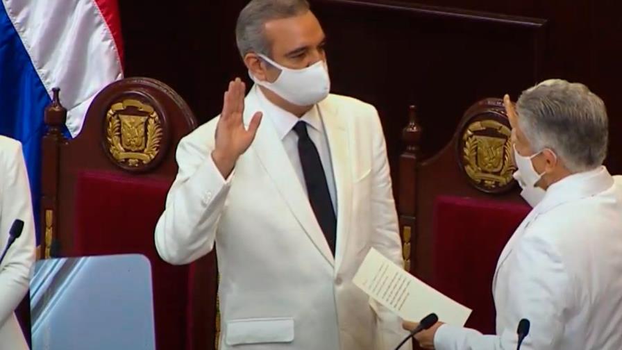 Luis Abinader toma posesión de la presidencia de la República