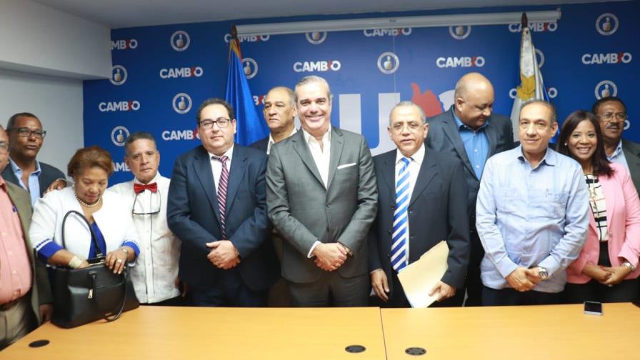 Médicos de Luis Abinader piden detener contagio de COVID-19 en personal de salud