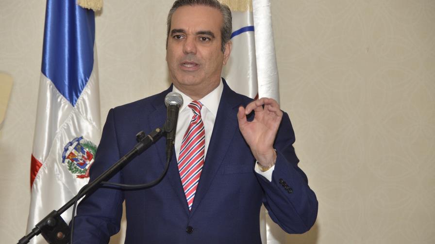 Abinader resalta participación de mujeres y jóvenes en inscripciones PRM