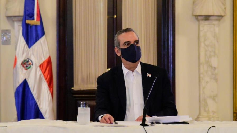 Rueda de prensa con el presidente Abinader, el ministro de Hacienda y el director de Presupuesto