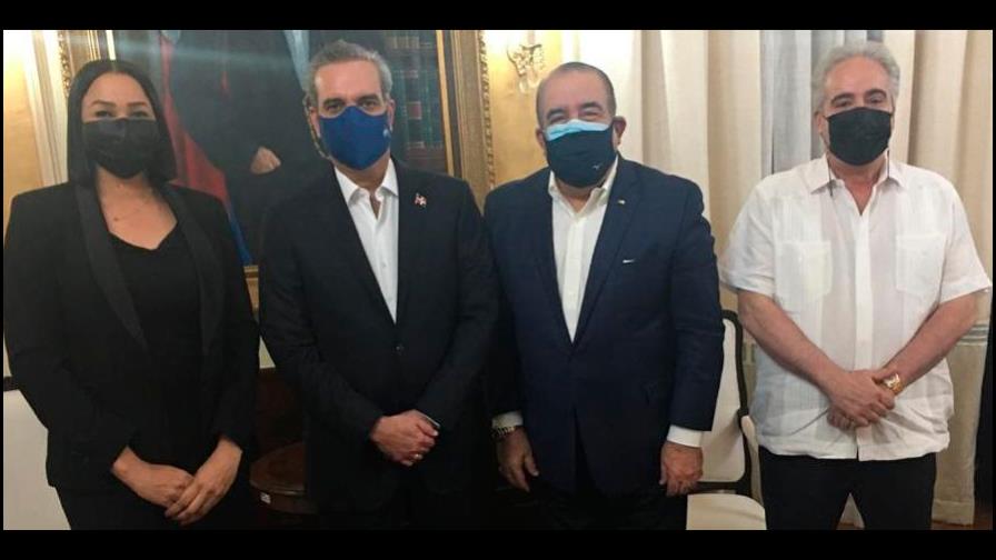 Presidente Abinader ofrece respaldo a las Reinas del Caribe