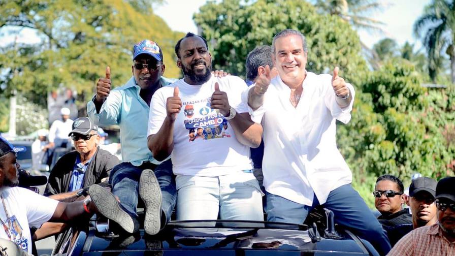 Vladimir Guerrero desfila junto a Luis Abinader Vladimir Guerrero desfila junto a Luis Abinader