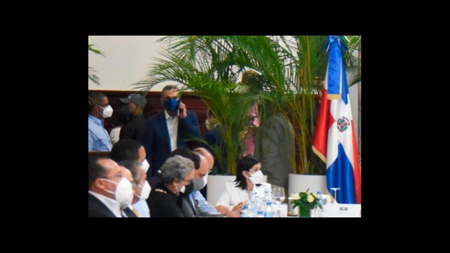 Luis Abinader interrumpe actividad para atender llamada del Congreso Nacional