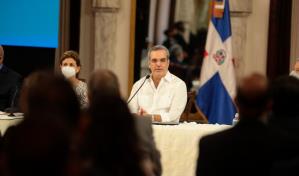 Abinader: el periodismo es una profesi&oacute;n "imprescindible" en una democracia