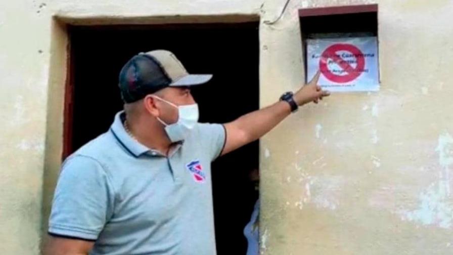 Investigan a alcalde venezolano que marcó casas de pacientes con COVID-19