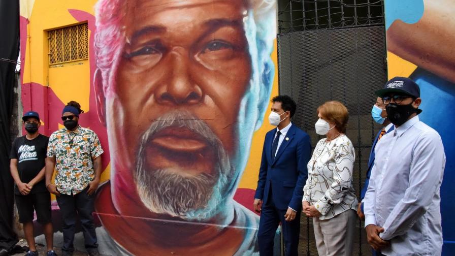 Cultura conmemora el 69 aniversario del natalicio de Luis ‘El Terror’ Días junto a su mural Cultura conmemora el 69 aniversario del natalicio de Luis ‘El Terror’ Días junto a su mural