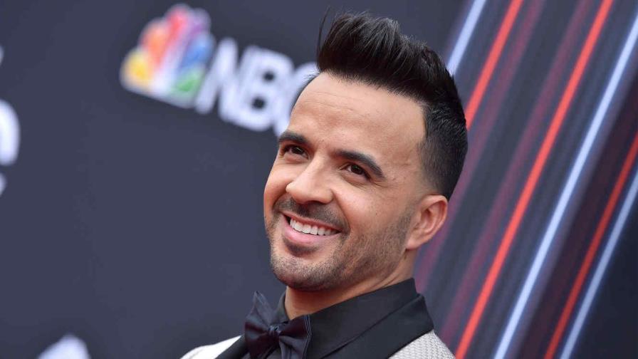 Fundación del cantante Luis Fonsi entrega miles de mascarillas en Puerto Rico
