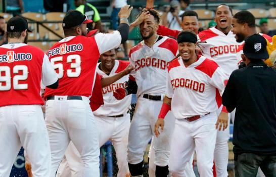 Escogido gana y avanza al primer lugar; jonrón de Liberato decide el partido