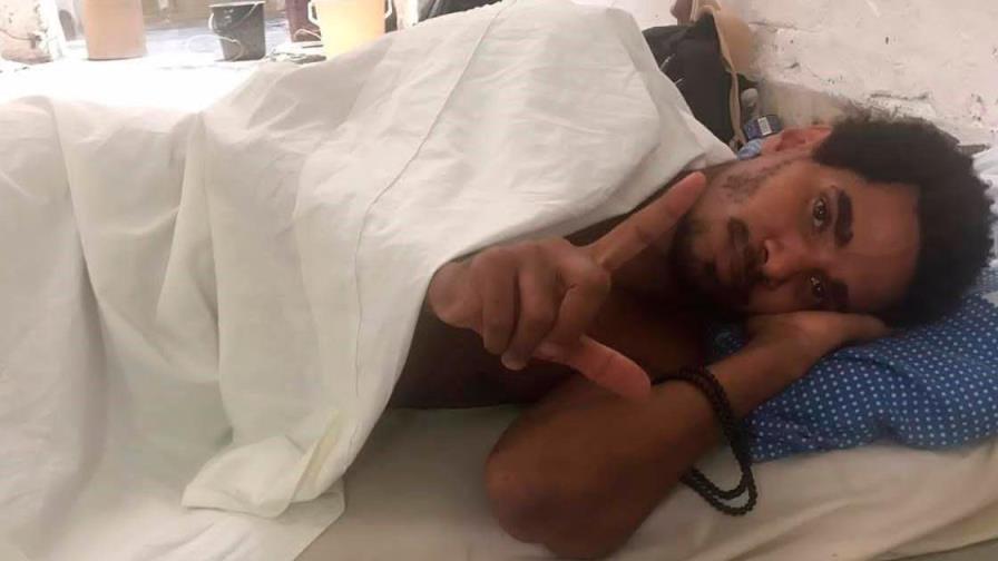 Trasladan al hospital a artista cubano tras una semana en huelga de hambre