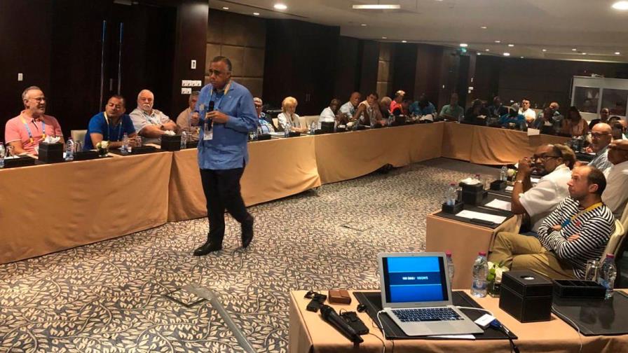 Luisín Mejía presenta su candidatura a presidencia de la Odecabe