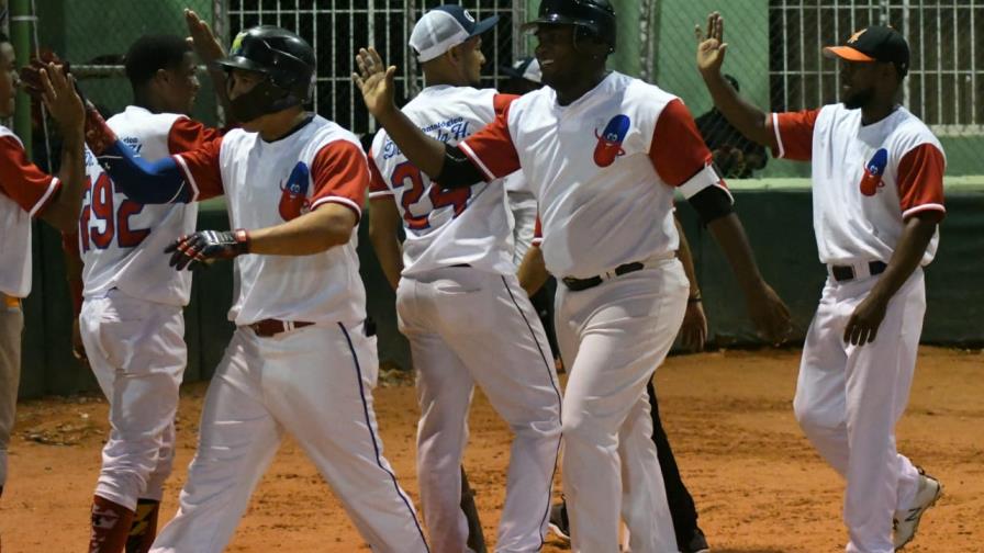 Brewers y los Farmacéuticos ganan en clásico de softbol