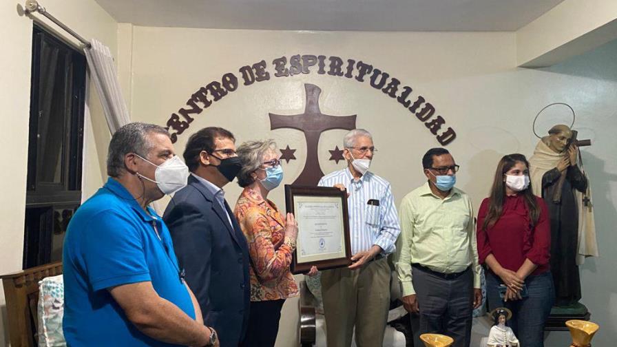 Movimiento Interiorista reconoce a la poeta Carmen Comprés