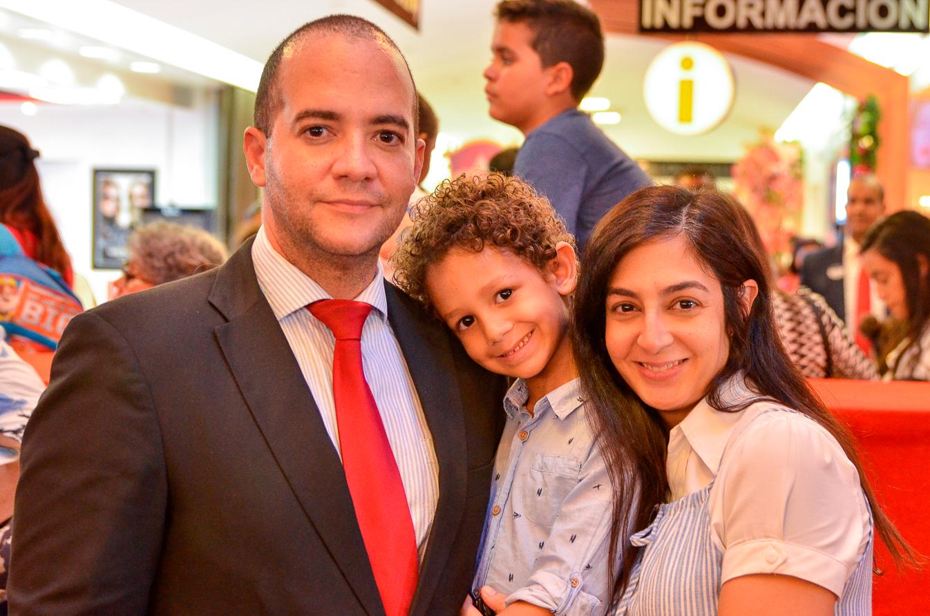 Luis Rosa, Luis Rosa Jr y Michelle Victoria.