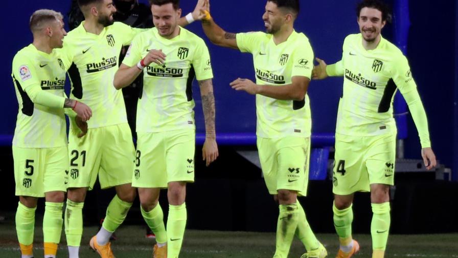 Suárez aporta doblete a victoria del Atleti sobre el Eibar