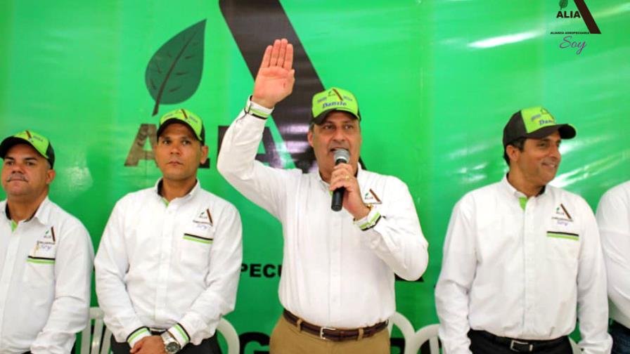 Alianza Agropecuaria juramenta cientos de dirigentes para trabajar en apoyo a  política agropecuaria  del presidente  Danilo Medina