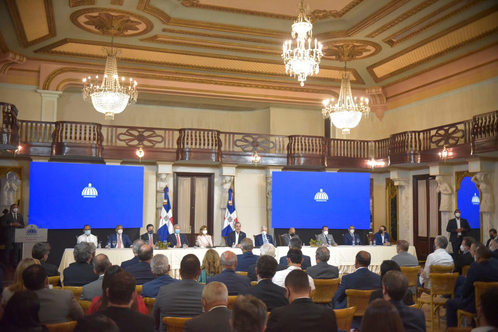 La meta del mandatario es que para el 2024, el país sea el más competitivo de Centroamérica y el Caribe.