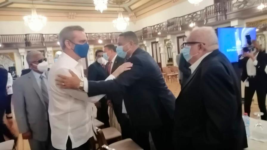 Abinader reunido con liderazgo nacional para hablar sobre situación en Haití 