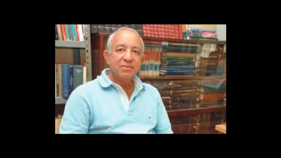 Mejora la salud del padre Luis Rosario afectado de COVID-19