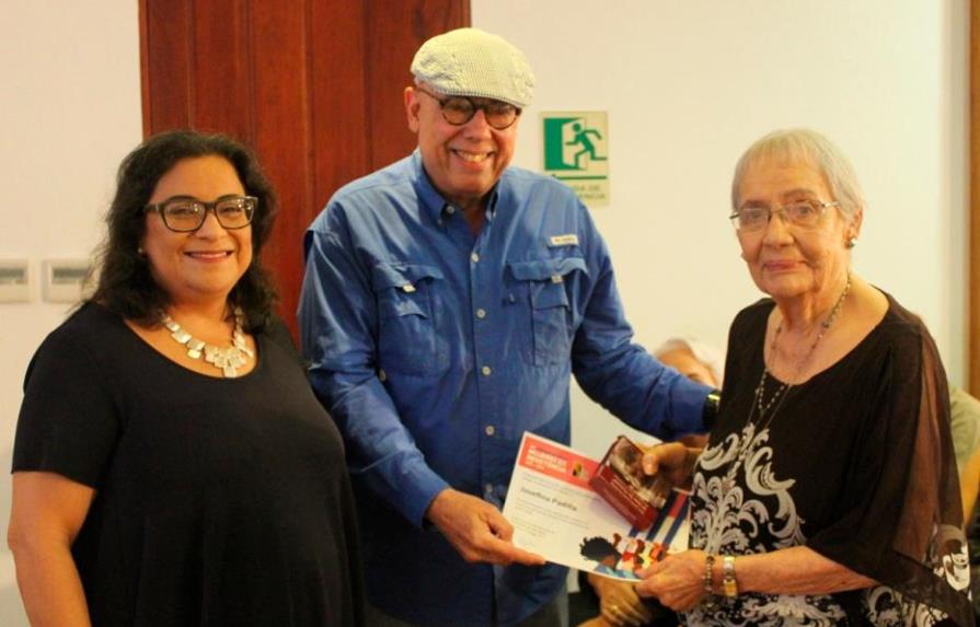 Herminio Alberti recibe Gran Premio a la Memoria Viva por cortometraje dedicado a doña Josefina Padilla