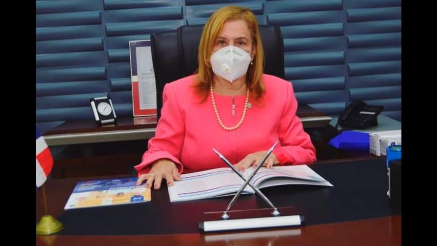 Estafan gobernadora de La Vega con más de 100 mil pesos Estafan gobernadora de La Vega con más de 100 mil pesos