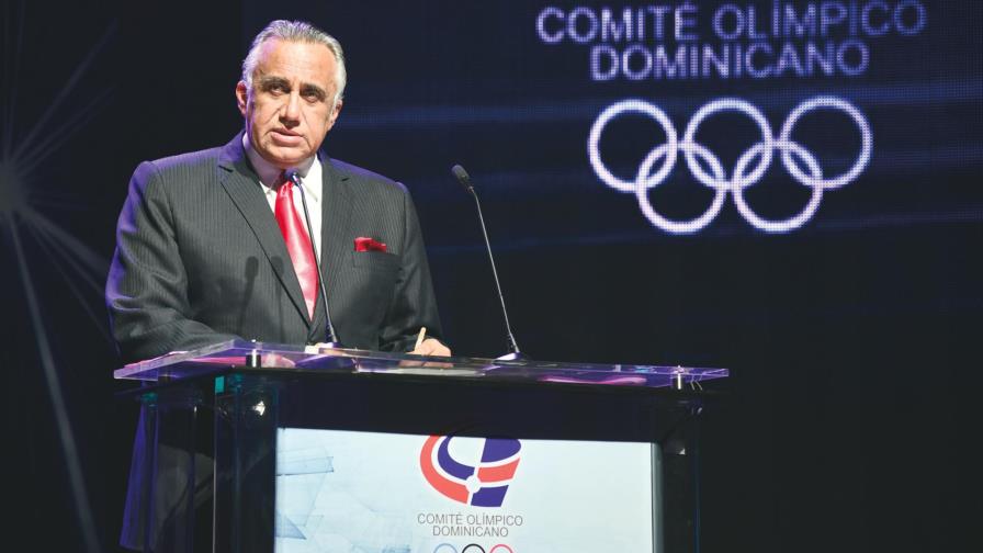 Mejía partió a Panamá y espera traer título de presidente Odecabe