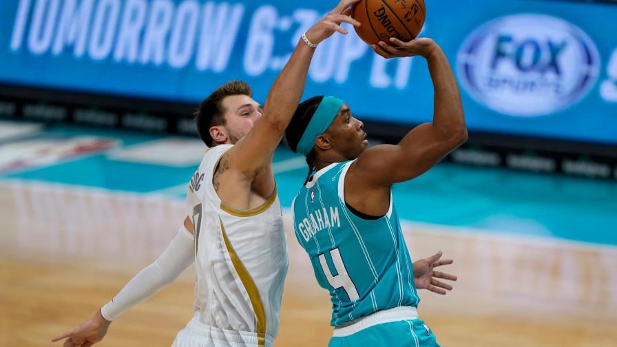 Con 34 de Doncic, Mavs doblegan a Hornets
