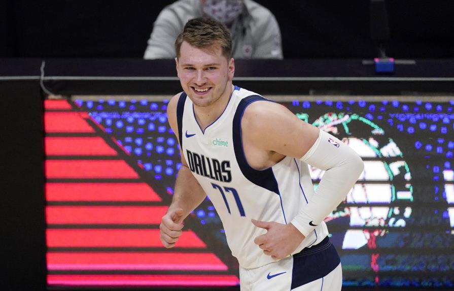 Doncic aporta 31 puntos; Maverick vencen a Clippers en primer duelo