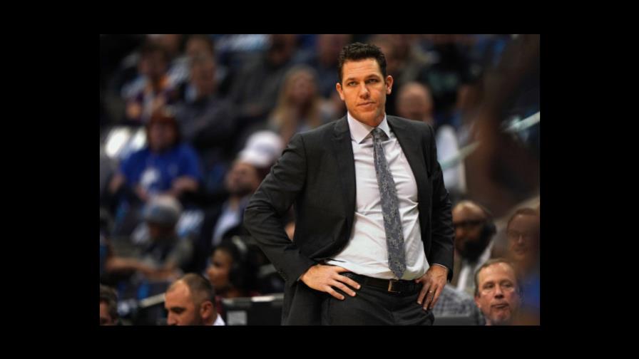 Exentrenador de los Lakers Luke Walton, acusado de abuso sexual
