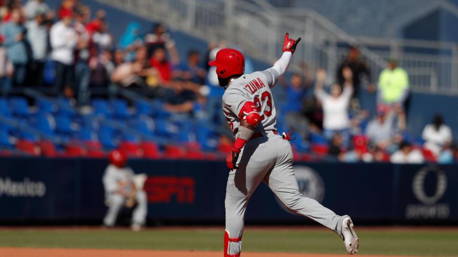Marcell Ozuna se calienta