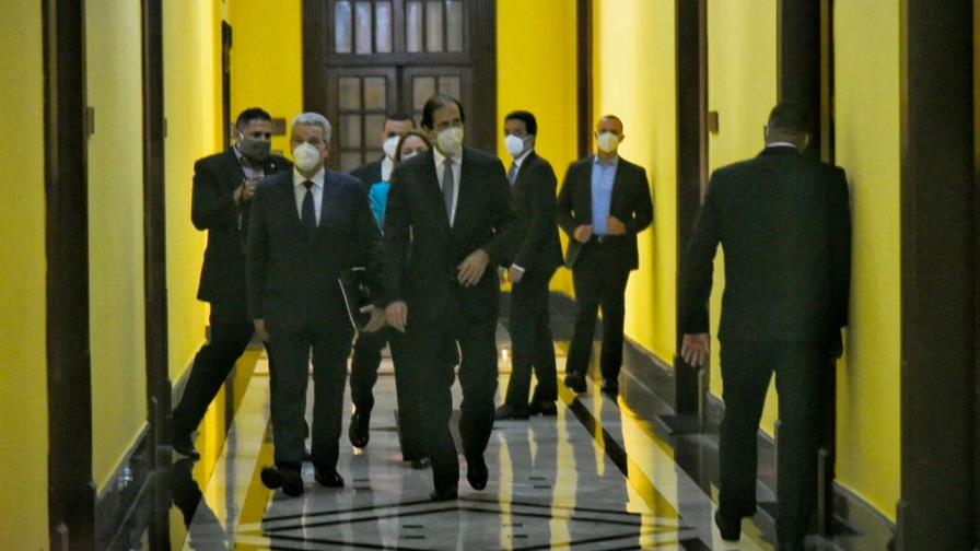 Montalvo y Macarrulla se reúnen para tratar la transición gubernamental 