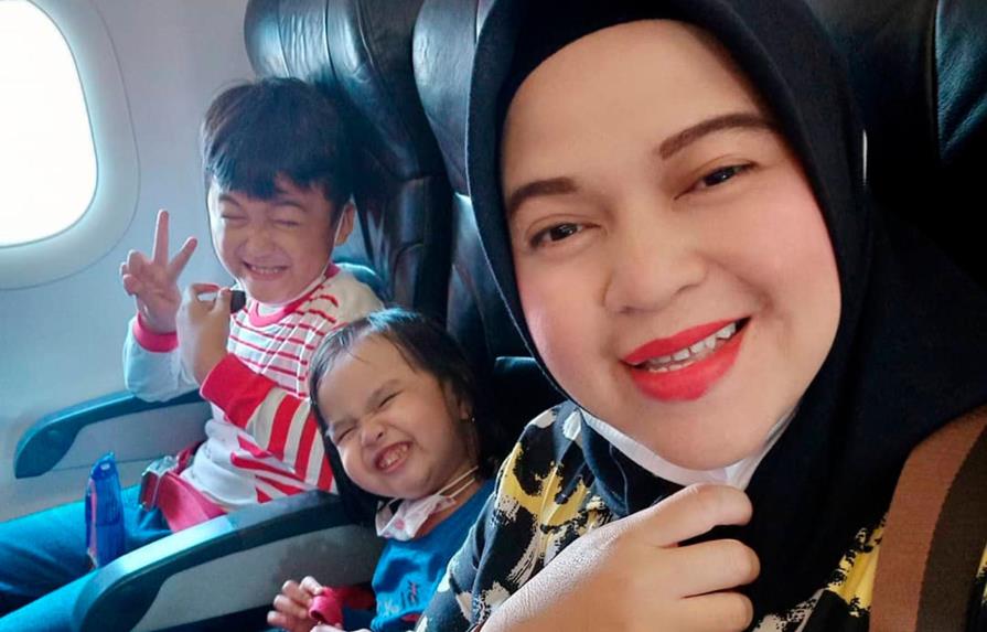 Rueguen por nosotros, mensaje desgarrador de madre que falleció en avión indonesio