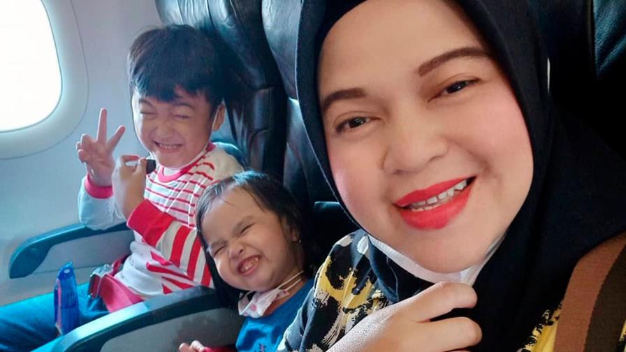 Rueguen por nosotros, mensaje desgarrador de madre que falleció en avión indonesio