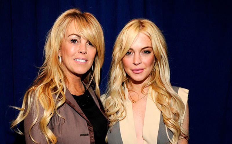 Acusan a madre de cantante Lindsay Lohan de conducir en estado de embriaguez