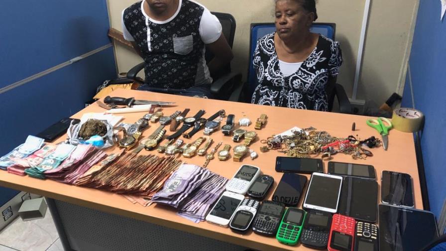 Tras hacerse viral video punto de droga, el DICAN detiene madre e hijo