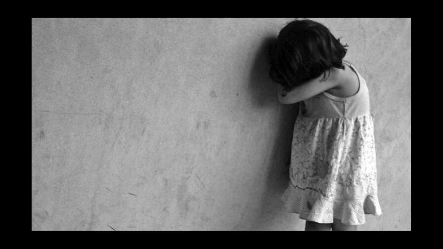 Mujer quema los brazos de su hija por robar dulces en una tienda Mujer quema los brazos de su hija por robar dulces en una tienda