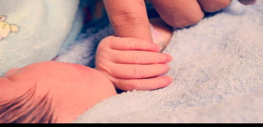 Un recién nacido de 14 días recibe cateterismo de rescate