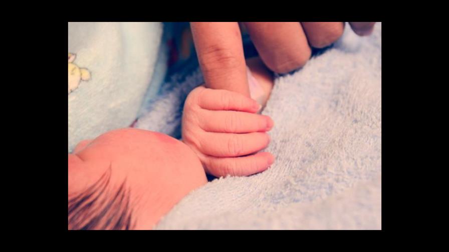 Un recién nacido de 14 días recibe cateterismo de rescate