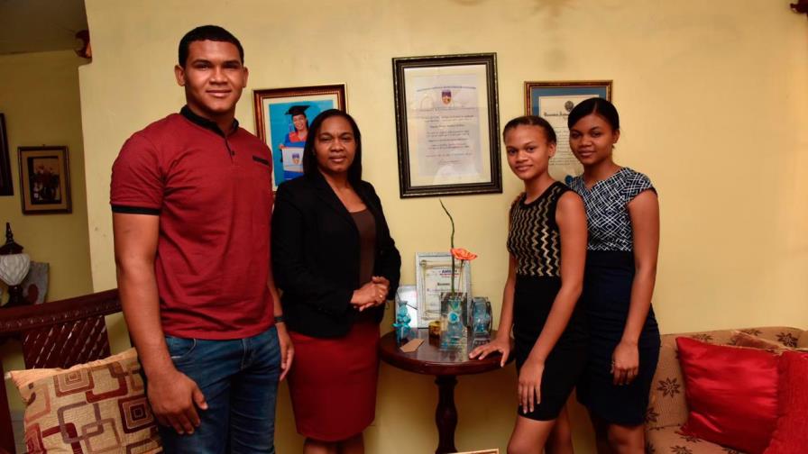Ministerio de Educación inicia campaña para reconocer las madres dominicanas
