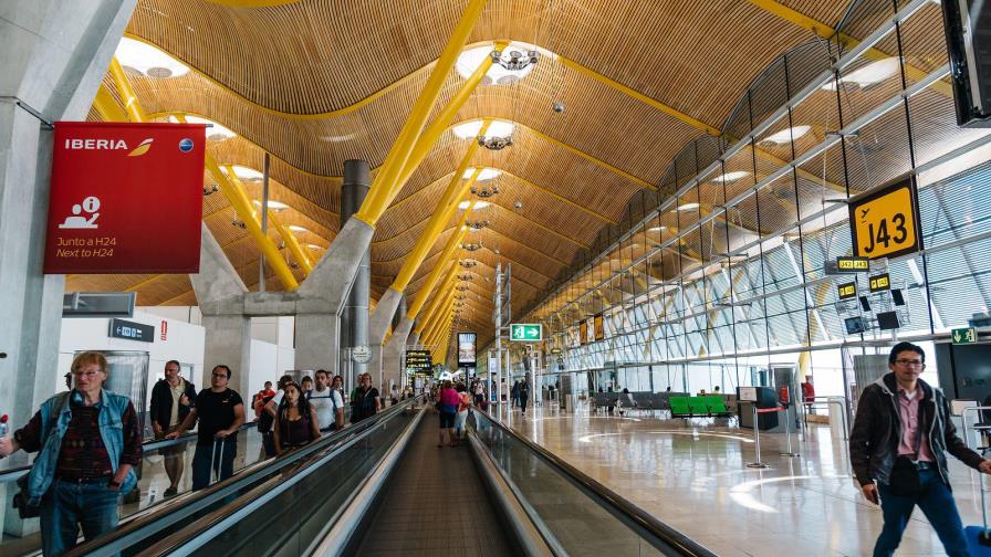 Aeropuertos españoles tendrán cámaras para monitorear la temperatura de los pasajeros Aeropuertos españoles tendrán cámaras para monitorear la temperatura de los pasajeros