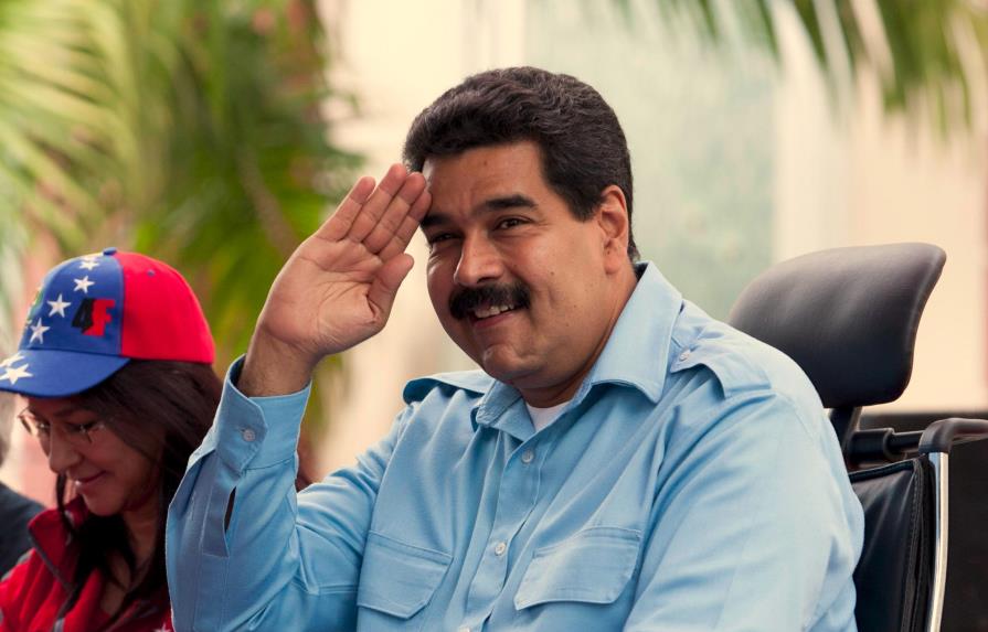 Maduro dice contar con la “total lealtad” de los jefes militares de Venezuela