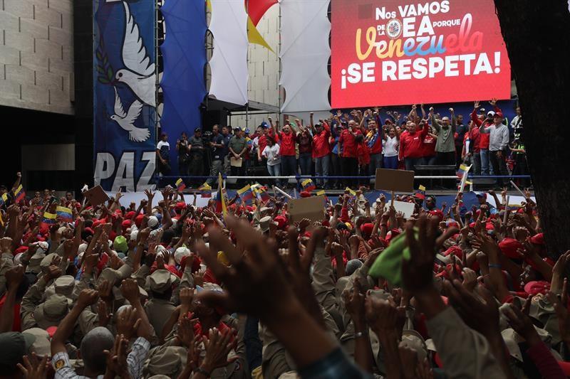 Chavismo marcha en Caracas para celebrar que Maduro decidiera salir de OEA
