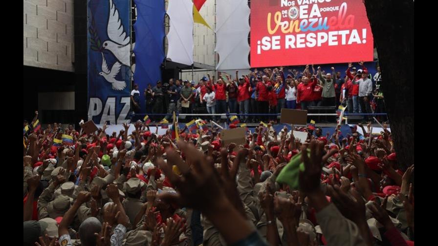 Chavismo marcha en Caracas para celebrar que Maduro decidiera salir de OEA