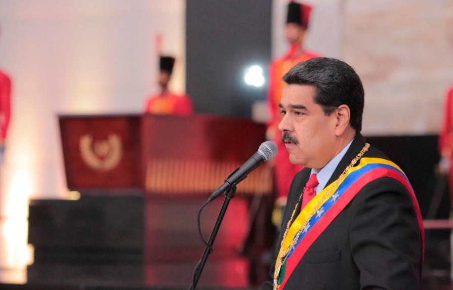 Maduro reprime a fuerzas de seguridad para mantener control, según el Times